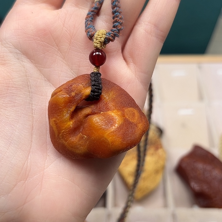 琥珀珠宝奇石未镶嵌