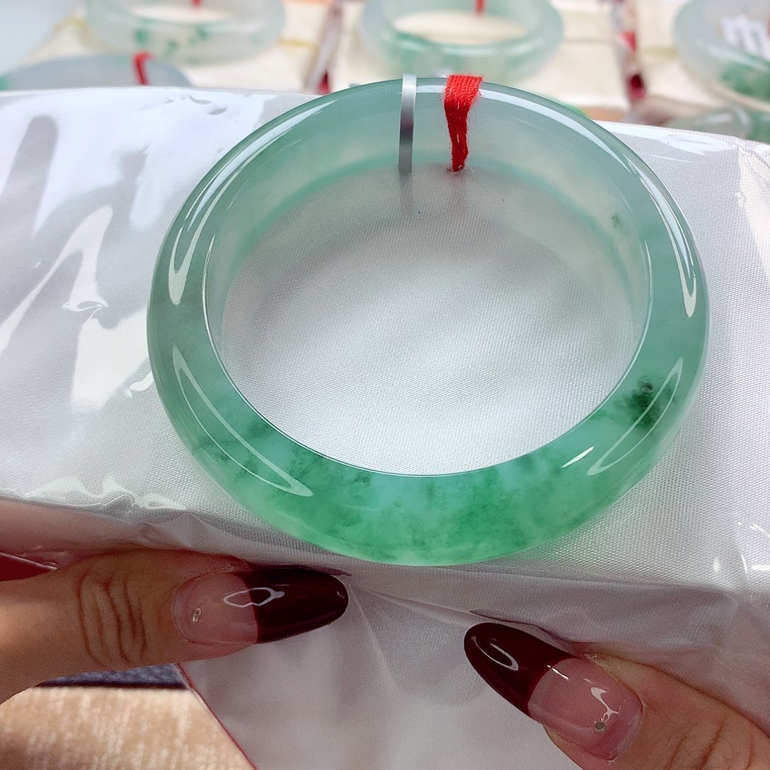 翡翠手镯未镶嵌57 深邃迷人 灵