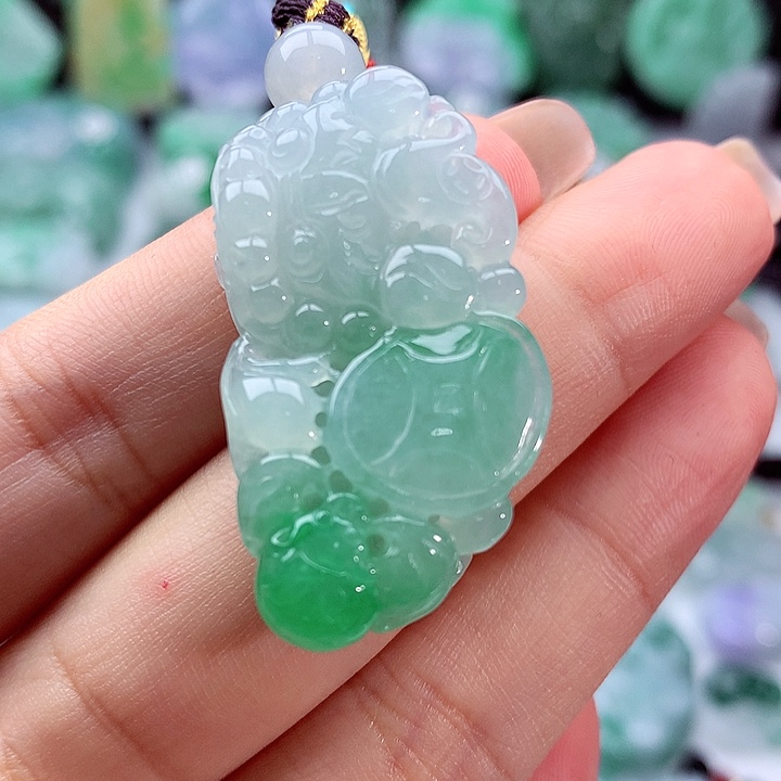 翡翠颈饰未镶嵌翡翠