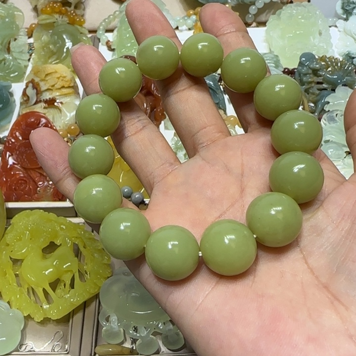 蛇纹石玉吊坠未镶嵌