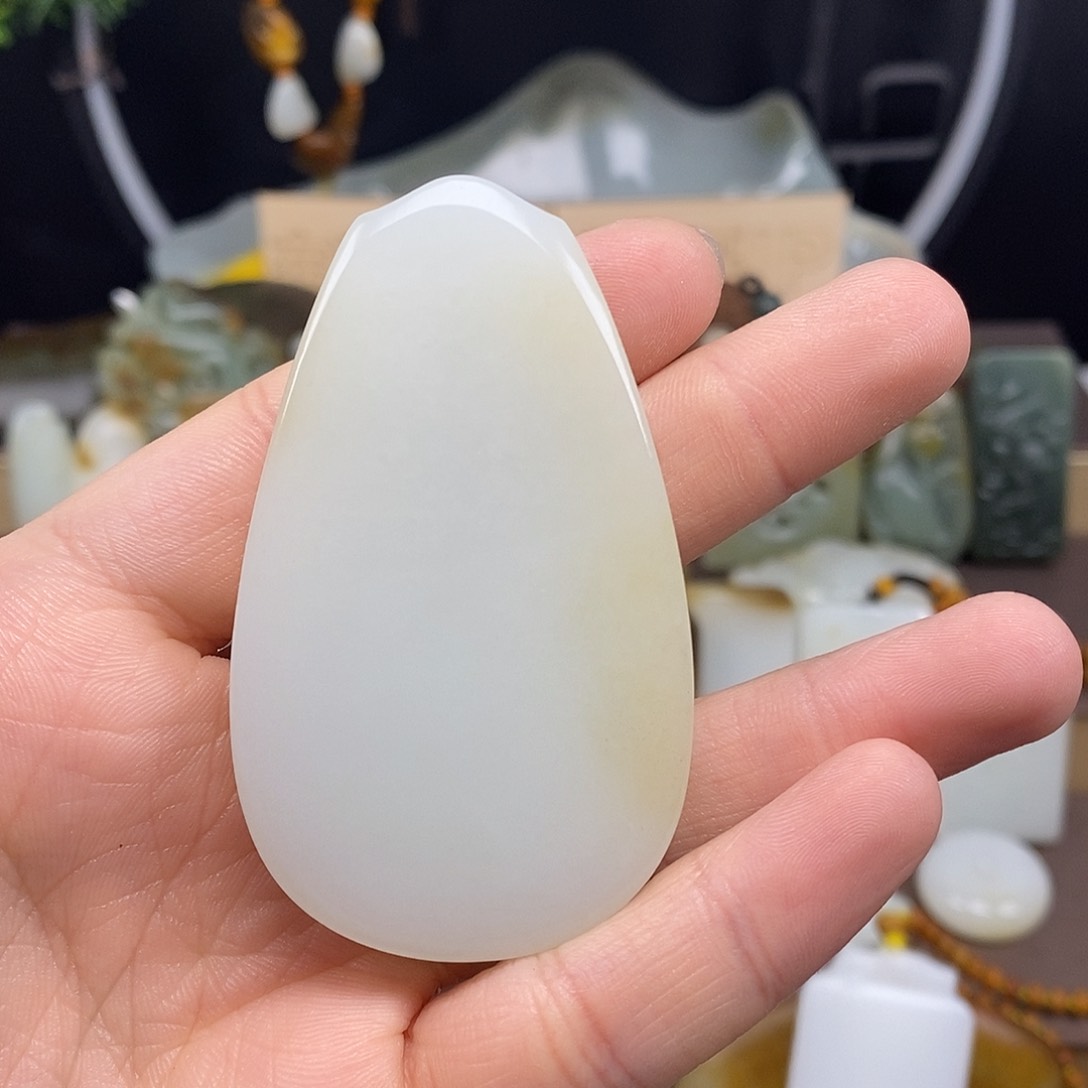 和田玉颈饰未镶嵌47