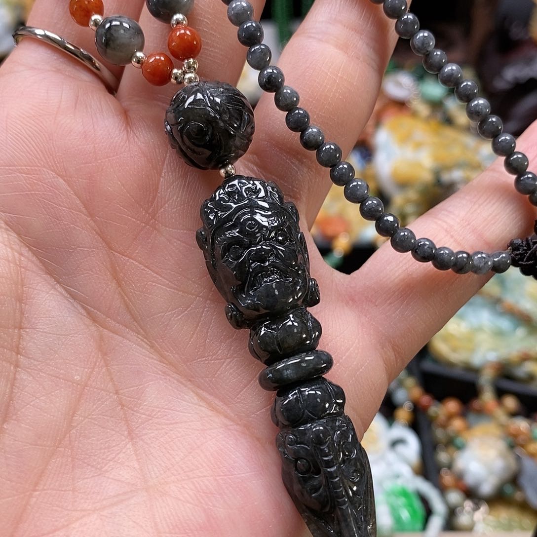 翡翠颈饰未镶嵌翡翠