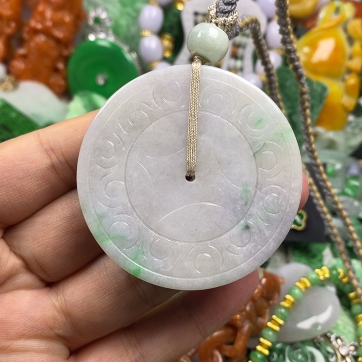 翡翠未镶嵌吊坠(赠链)