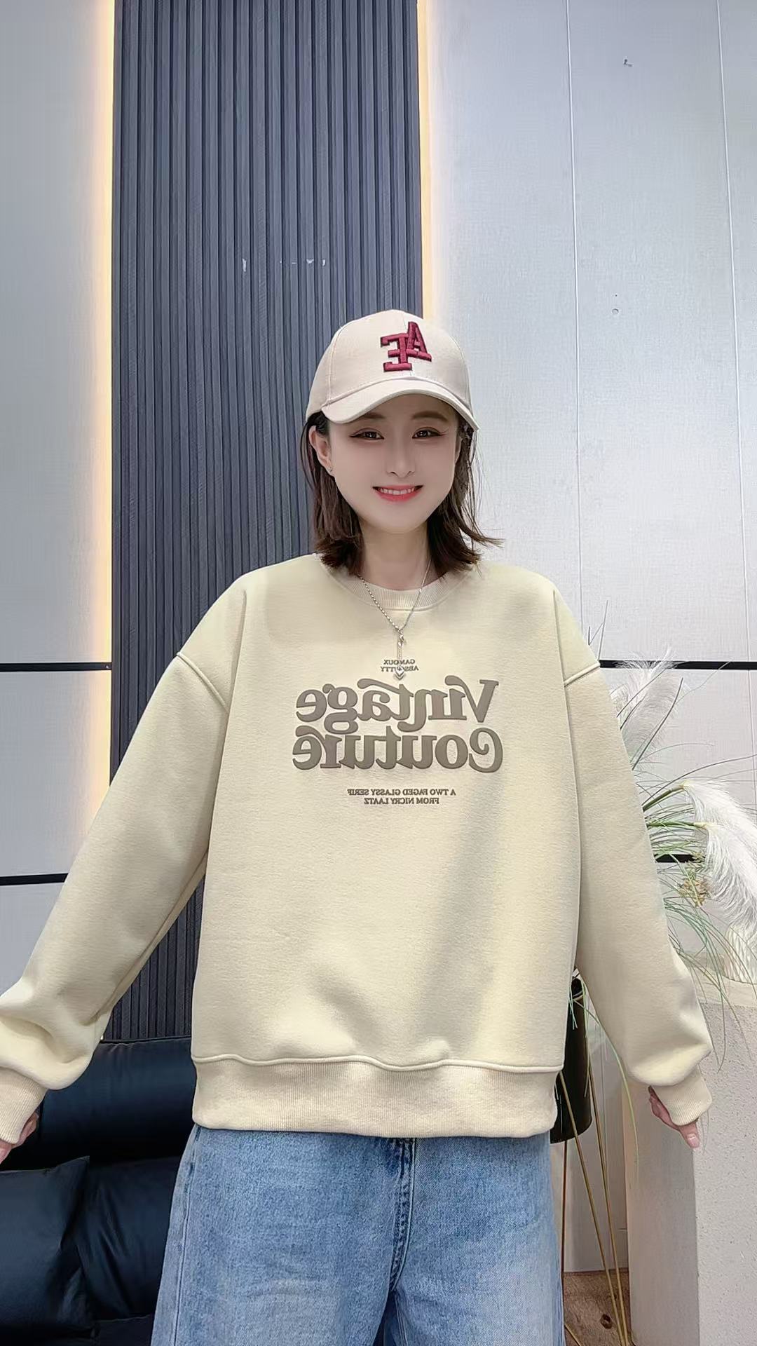 加绒加厚圆领字母卫衣发泡设计感印花中长款女装长袖上衣-25212