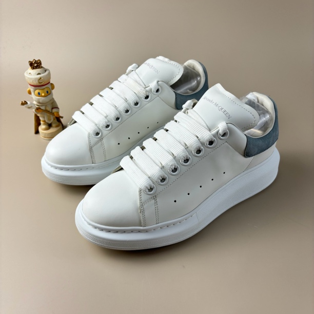 99新 Alexander McQueen/亚历山大·麦昆 休闲鞋 37.5码 YLP2672