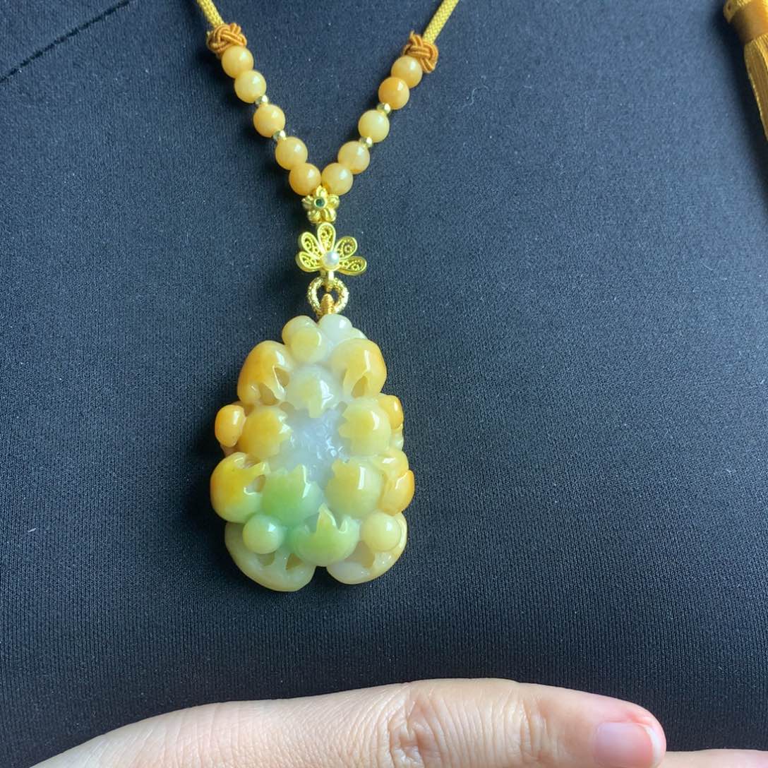 翡翠颈饰未镶嵌翡翠