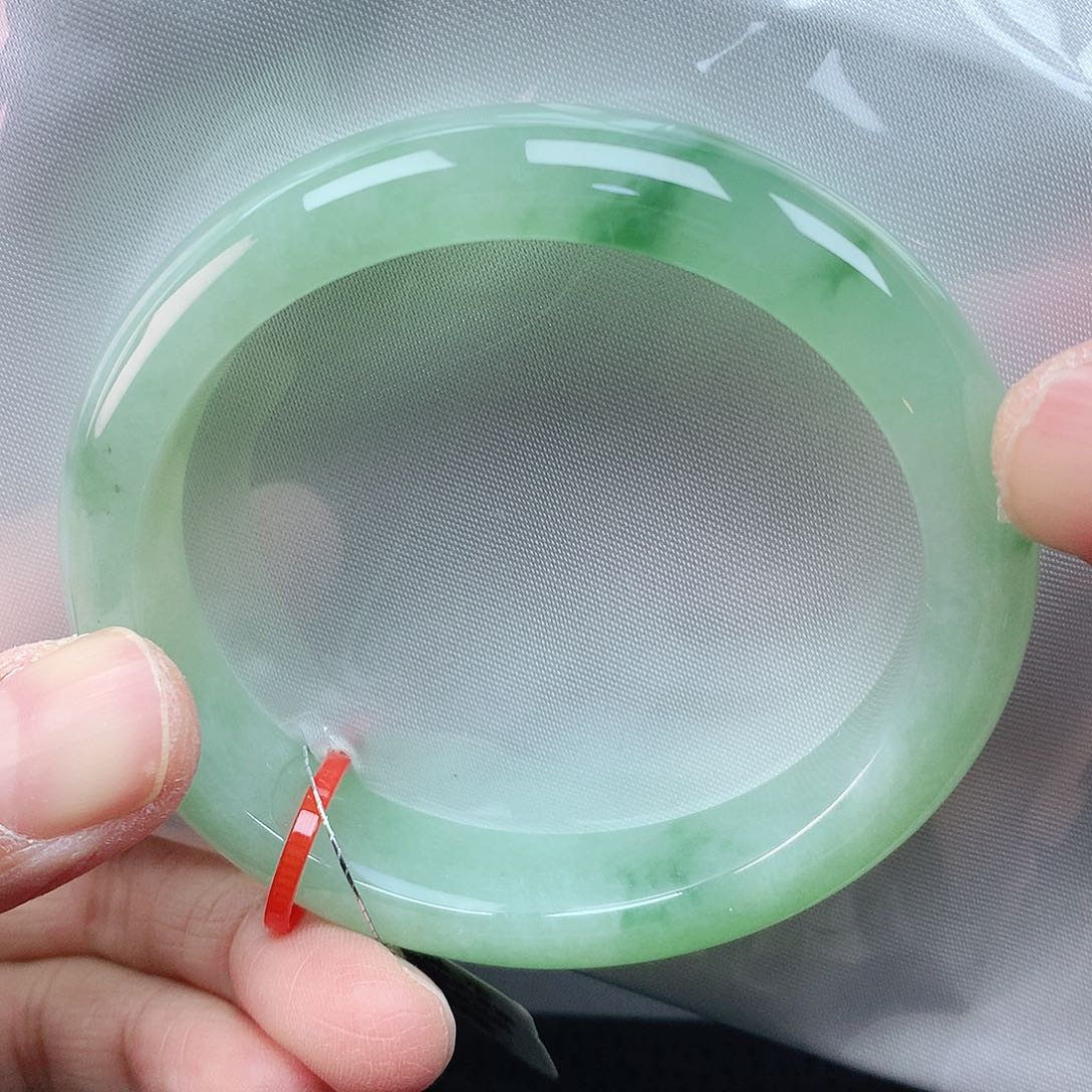 翡翠手镯未镶嵌54贵