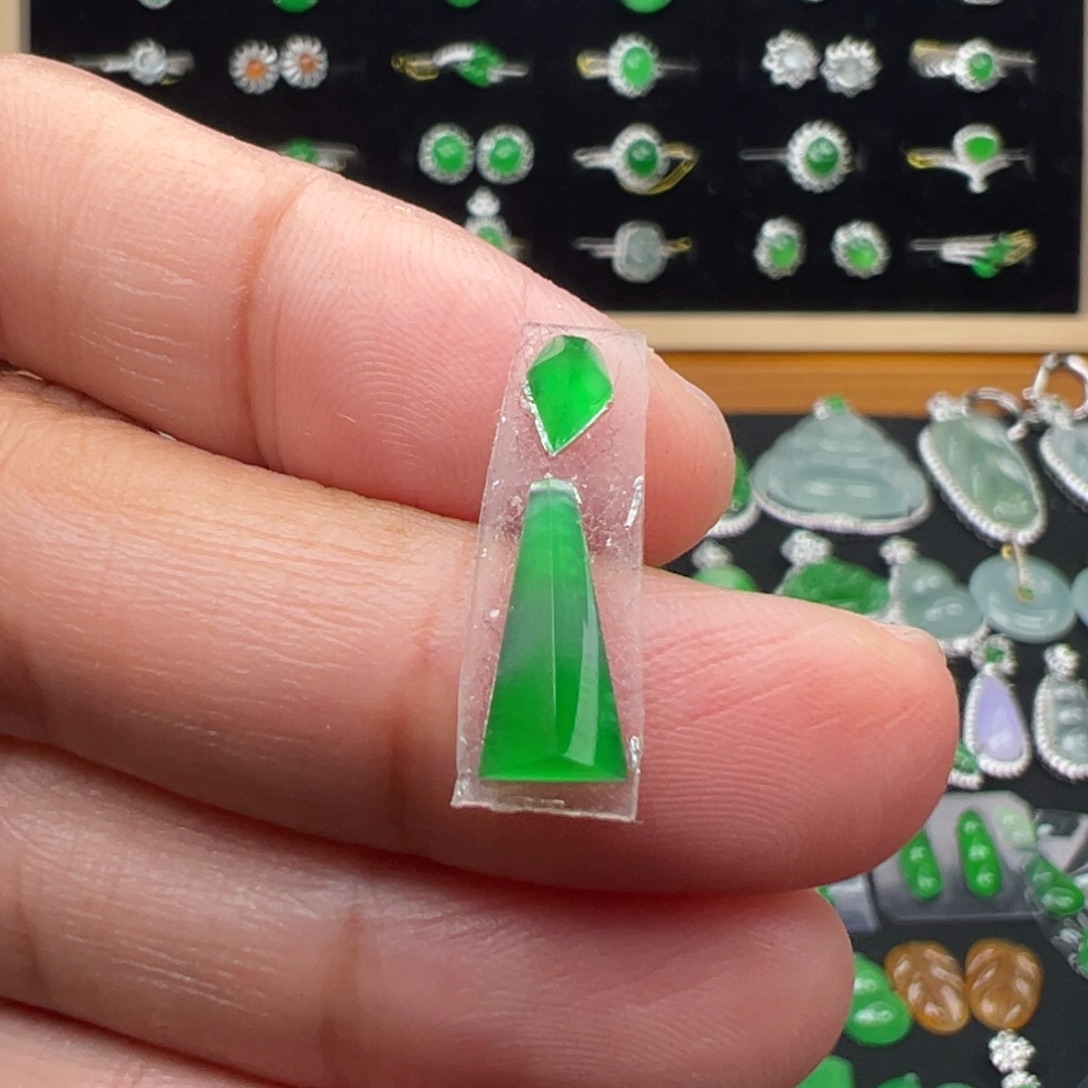 翡翠未镶嵌颈饰切割