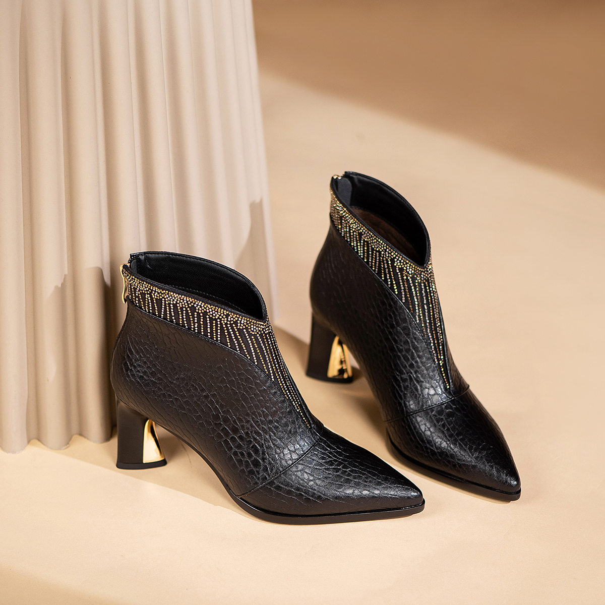 2025年新款法式高级感显瘦尖头气质侧拉链配裙子不累脚短靴女3148