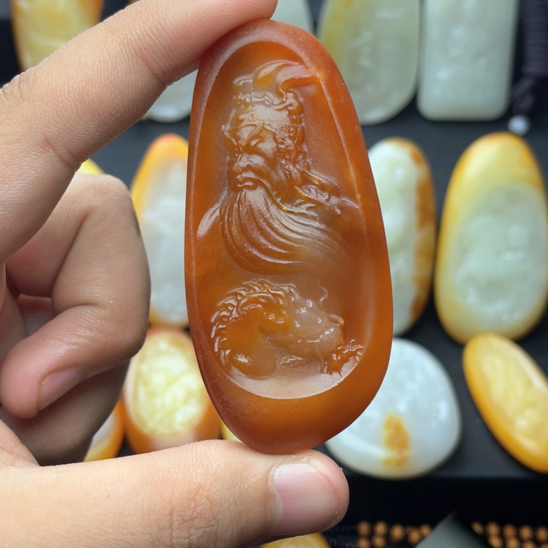 天***息和田玉未镶嵌颈饰