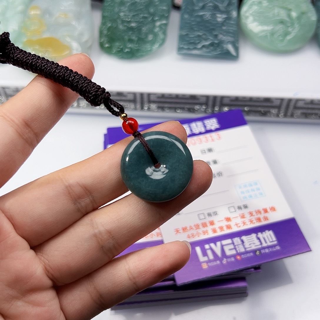 翡翠颈饰未镶嵌吊坠