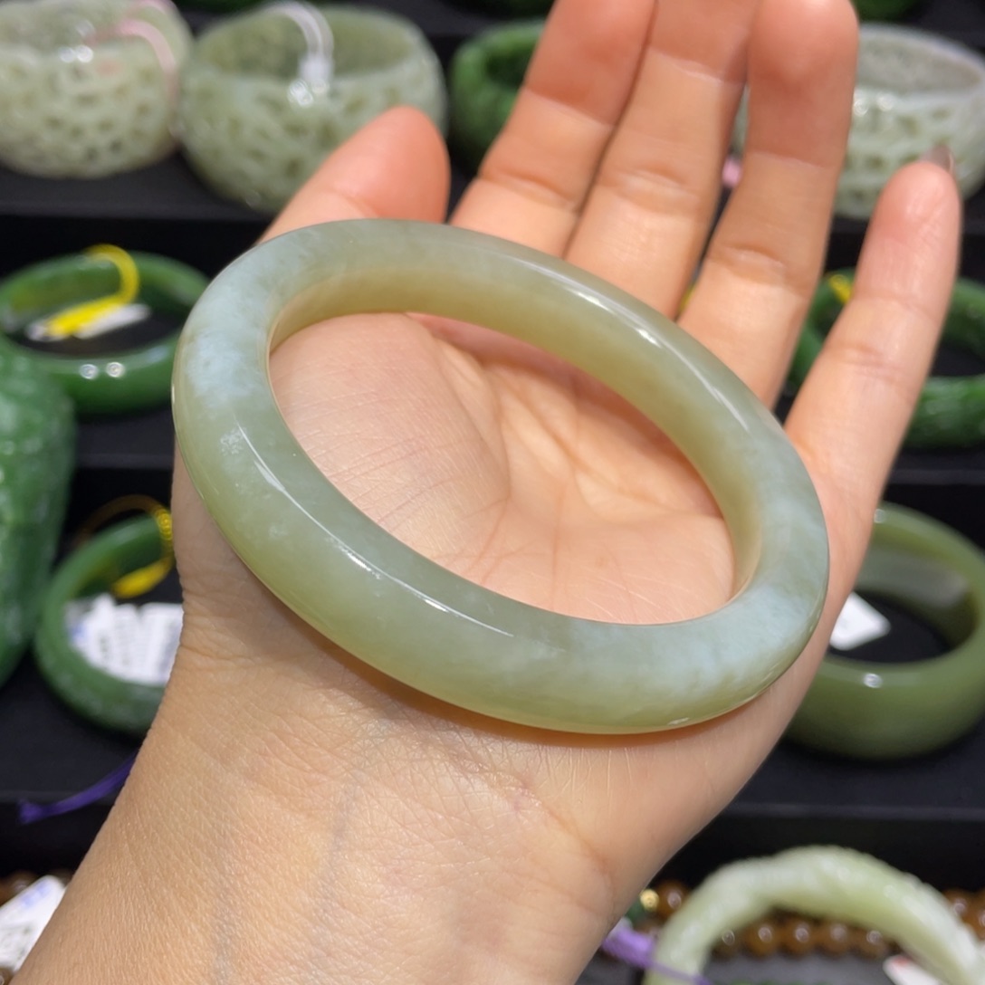 和田玉手镯58圈口 编号76未镶嵌