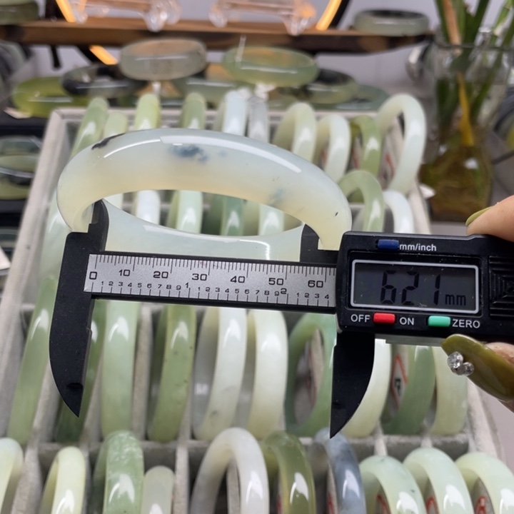 蛇纹石玉手镯未镶嵌51