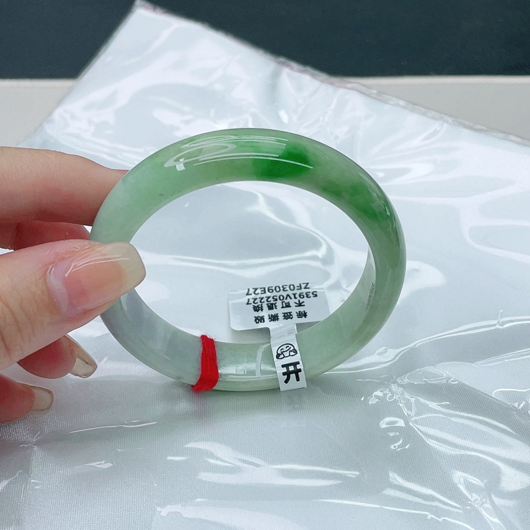 翡翠手镯未镶嵌正53