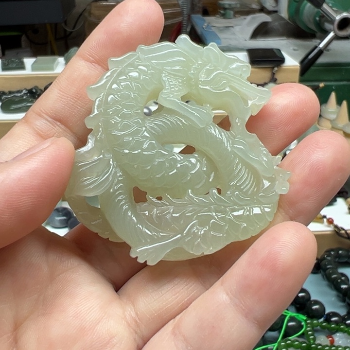 小***小和田玉未镶嵌颈饰