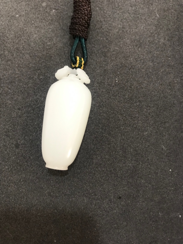 新疆和田玉吊坠.