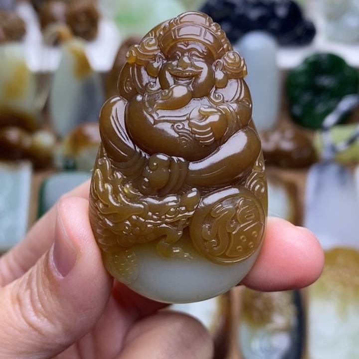 就***石和田玉未镶嵌颈饰