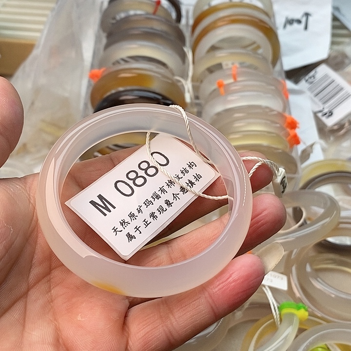 玛瑙/玉髓手镯未镶嵌60.6