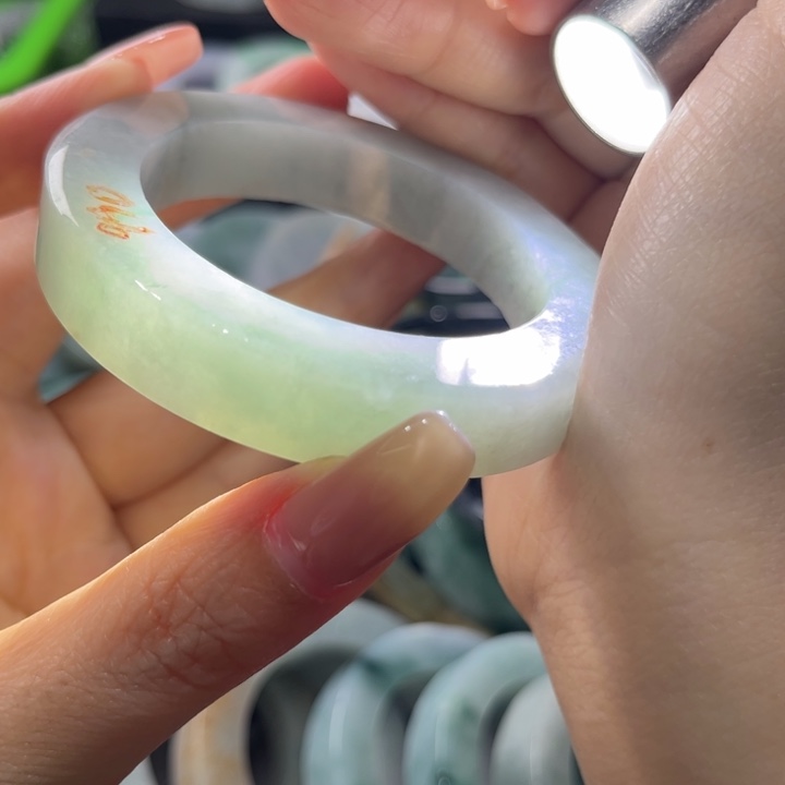 定制翡翠未镶嵌翡翠手镯