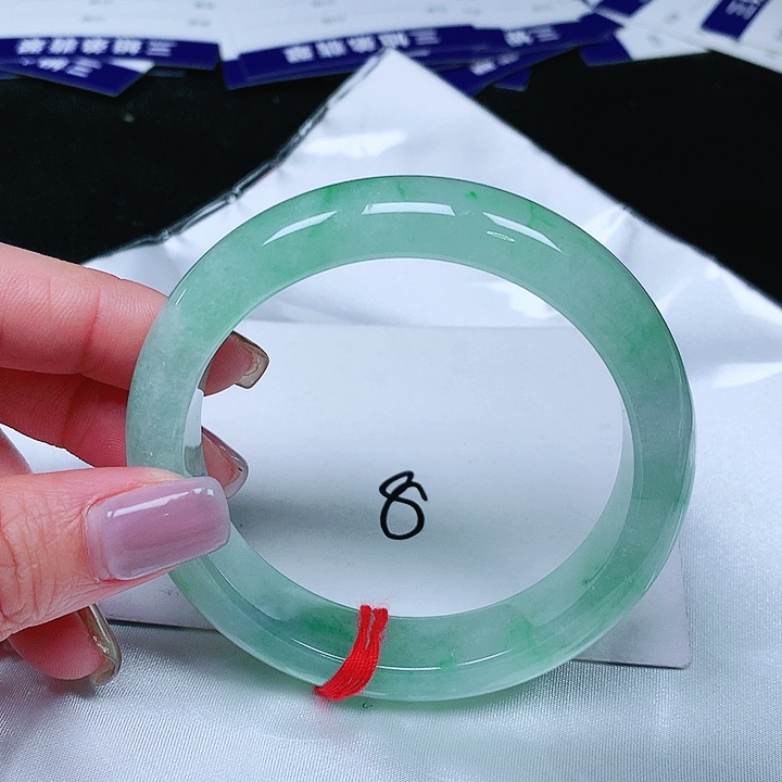 翡翠手镯未镶嵌翡翠手镯未镶嵌