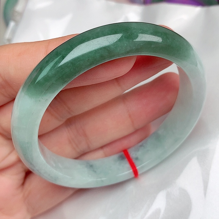 翡翠手镯未镶嵌57.8圈口