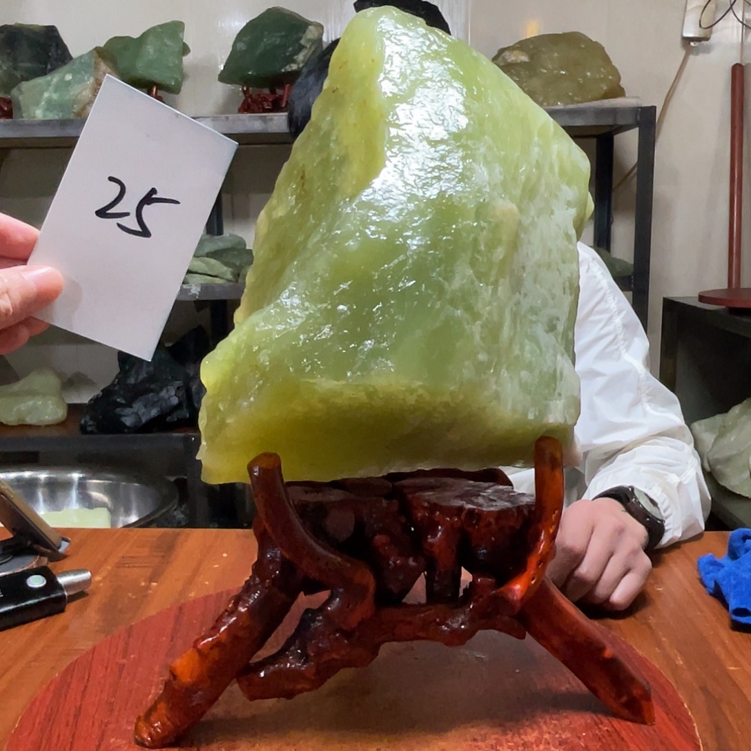 蛇纹石玉未镶嵌原石