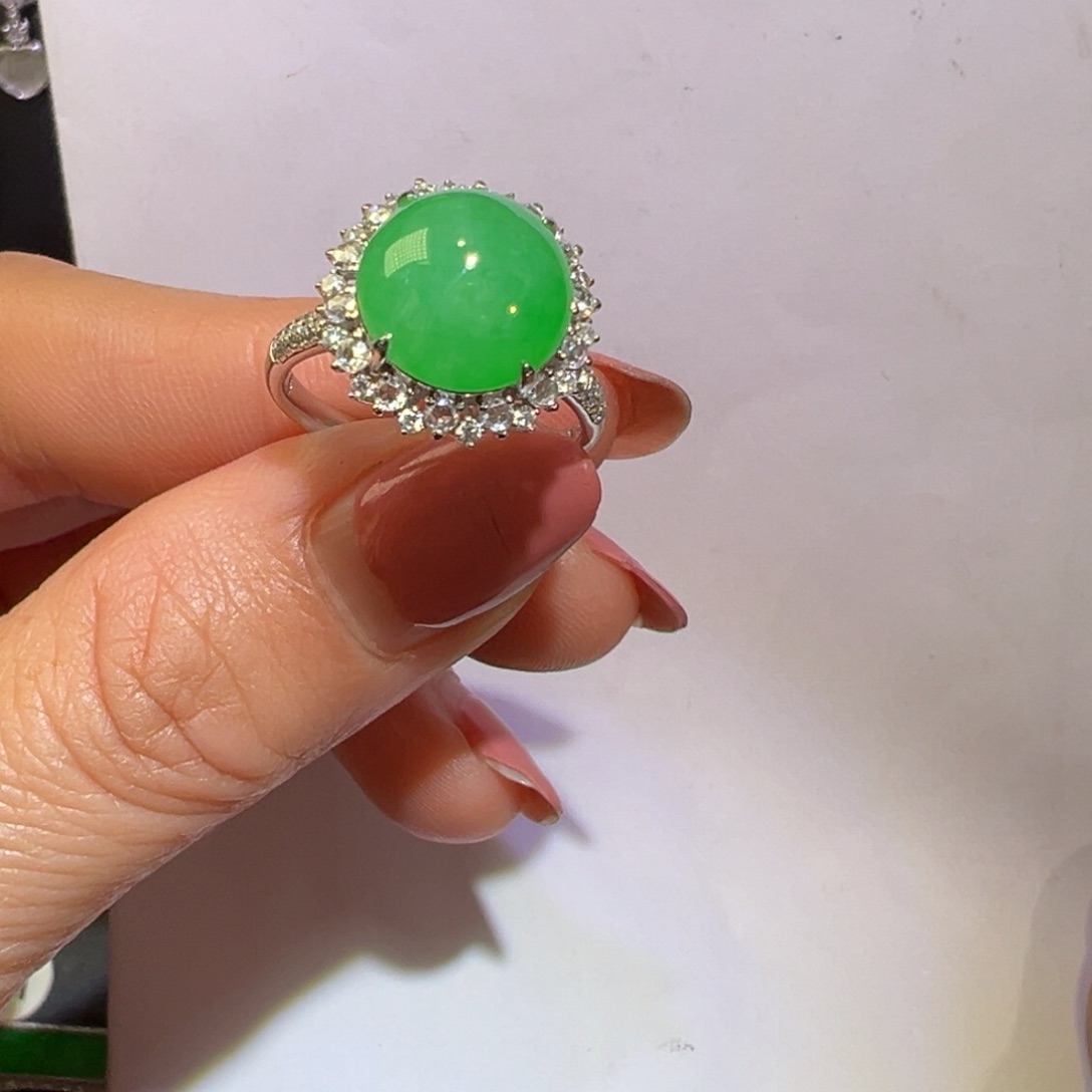 翡翠颈饰18K金镶嵌戒指