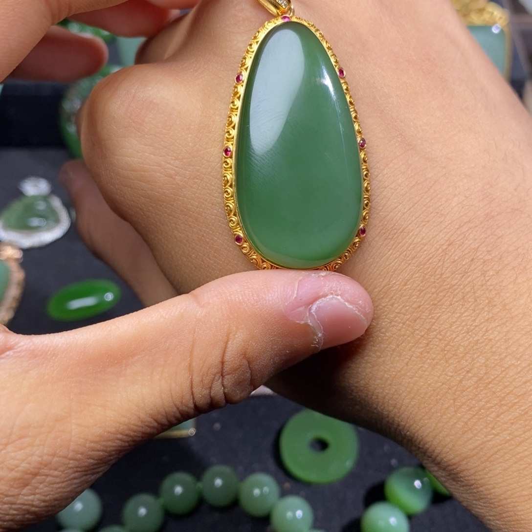 吊坠(不含链)18K金镶嵌和田玉