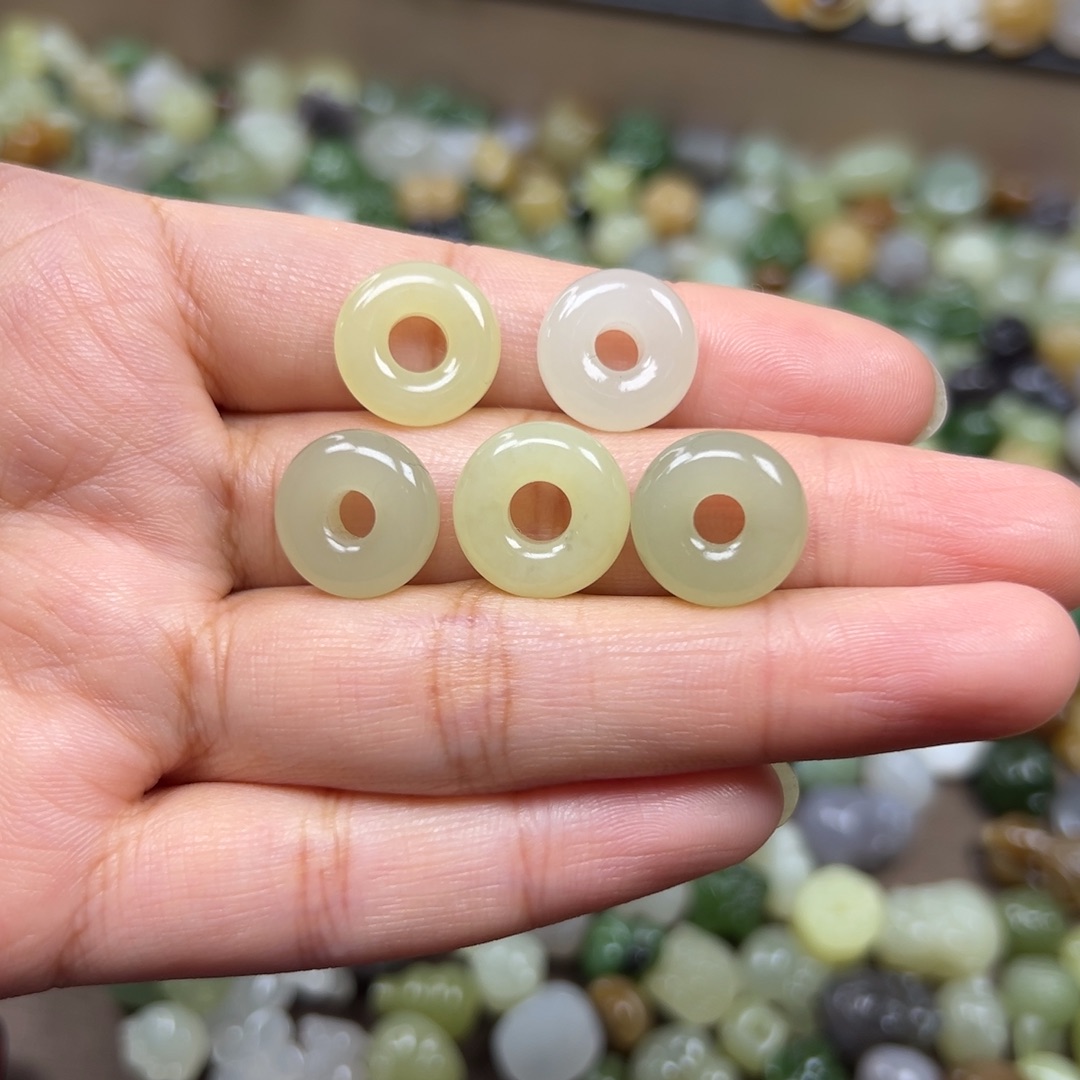 和田玉未镶嵌颈饰你68☝️多样性发其一