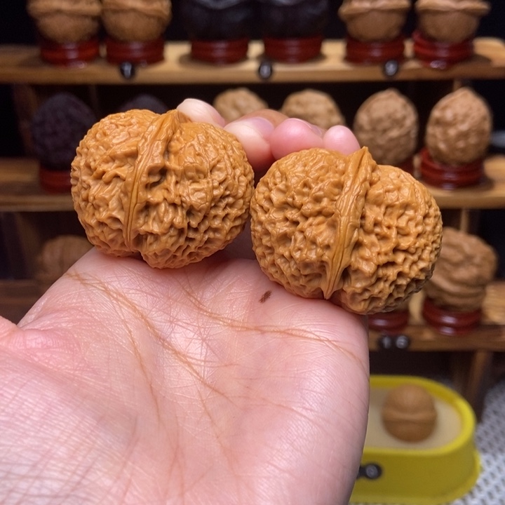 文玩核桃吊坠珊瑚13