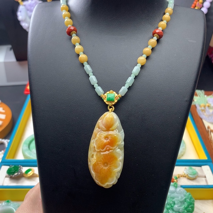 翡翠颈饰未镶嵌黄翡荷叶