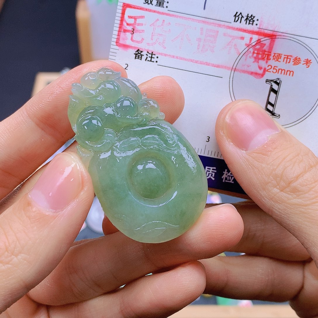 翡翠未镶嵌颈饰翡翠