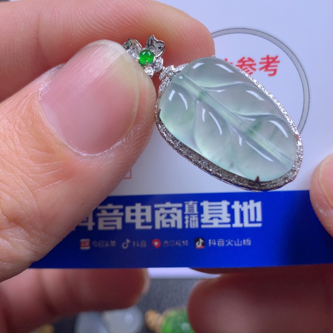 【闪购商品】翡翠颈饰18K金镶嵌翡翠