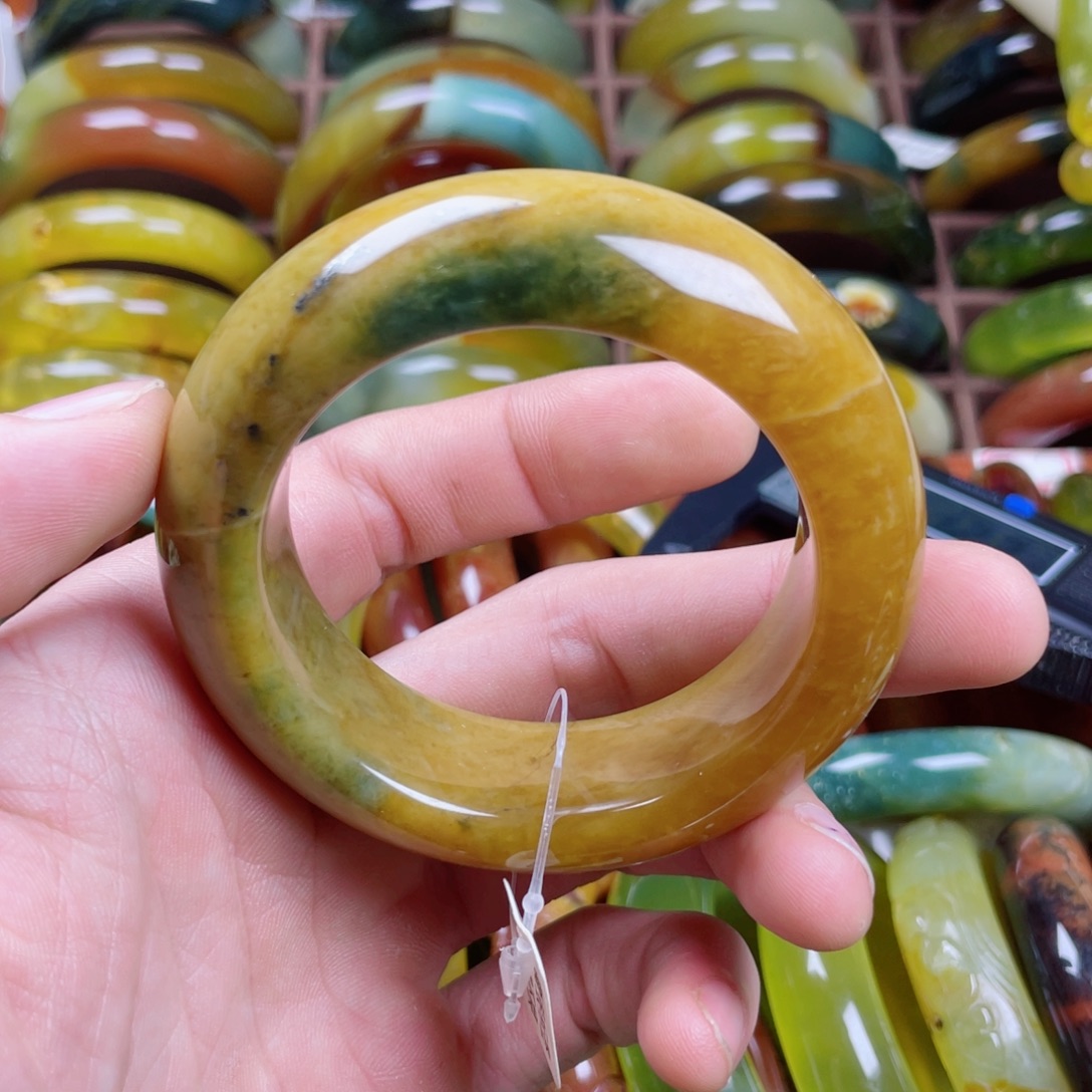 蛇纹石玉未镶嵌手镯