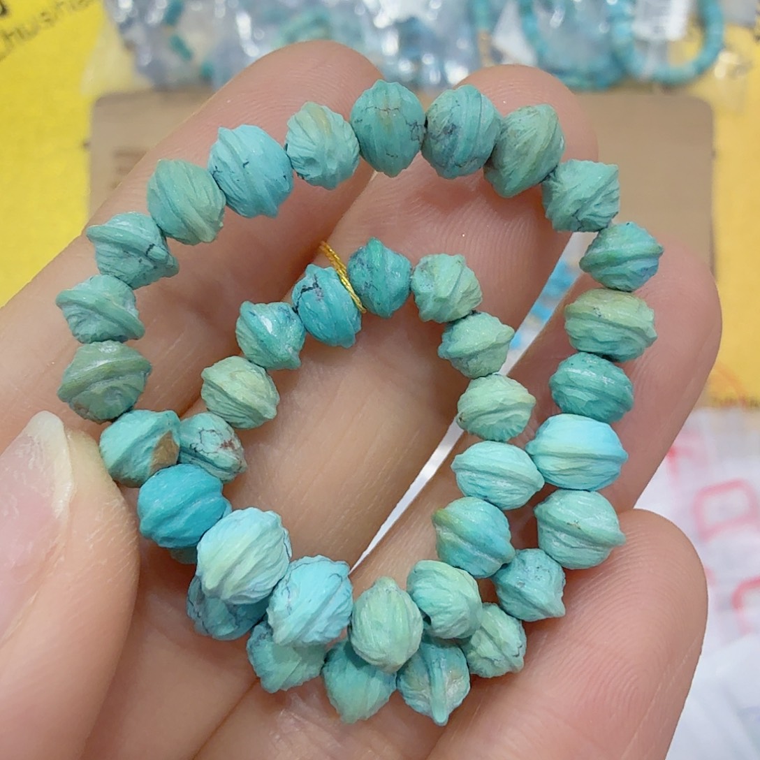 绿松石未镶嵌珠宝奇石