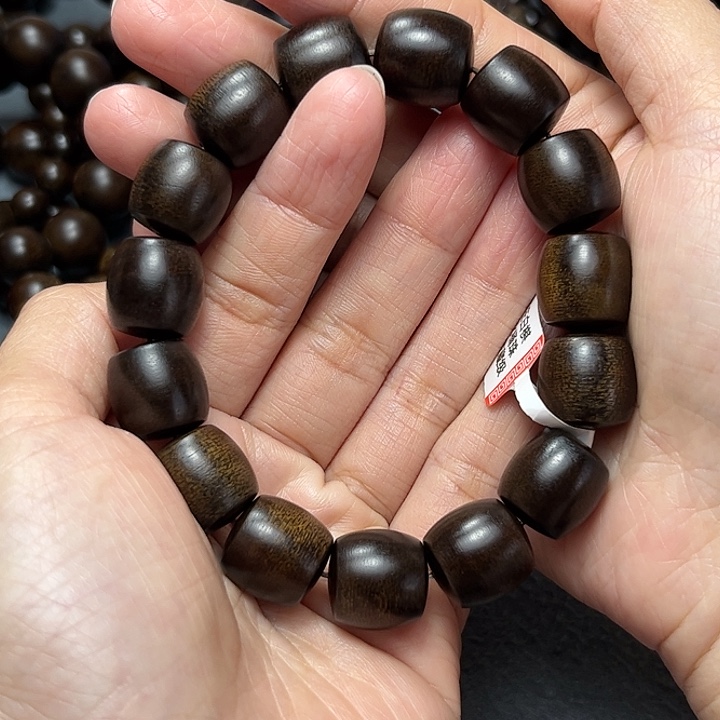 沉香手串白棋玉化