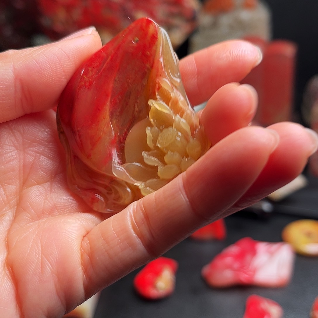 巴林石其他鸡血石手玩件