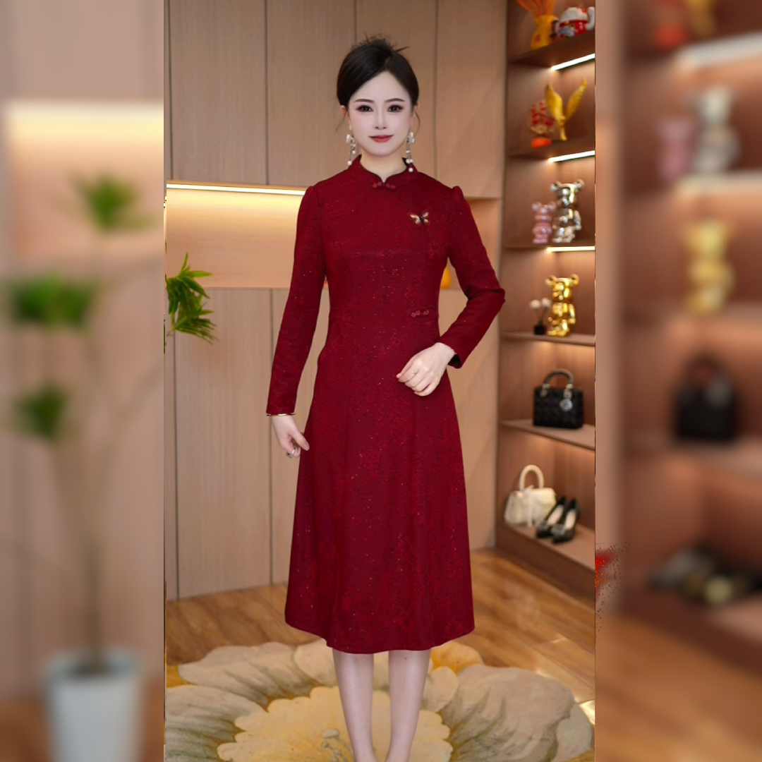 2025秋冬季新款连衣裙中长裙气质显瘦时尚遮肉苏绣蝴蝶花