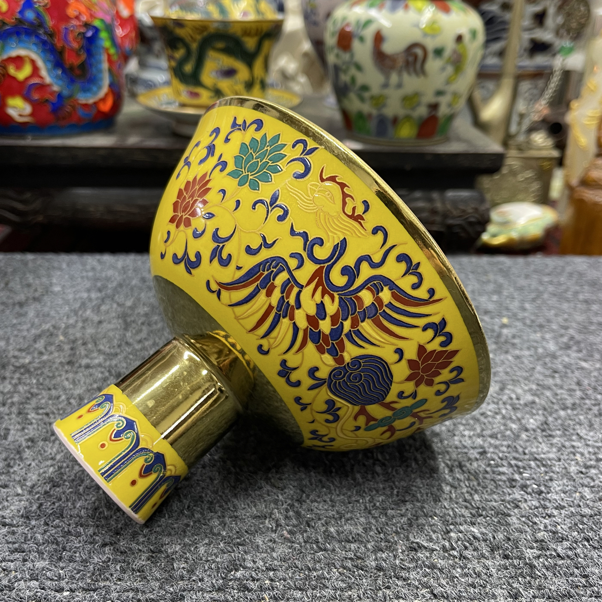 黄釉金包瓷龙凤高足碗摆件