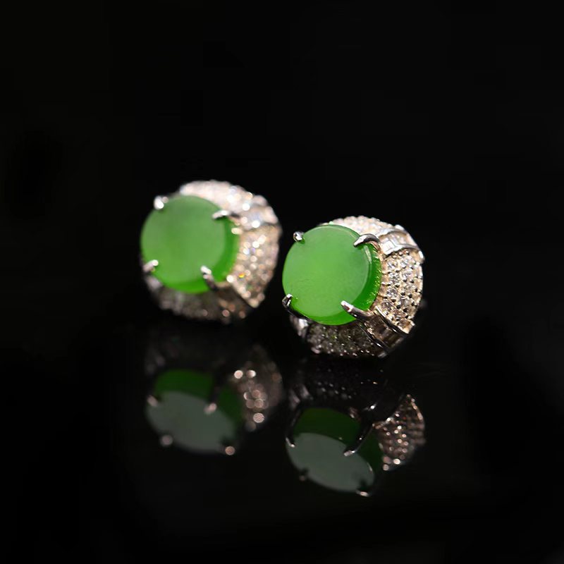 <麟瑞珠宝>天然和田玉设计百搭冰透阳绿耳钉（多样性发其一）