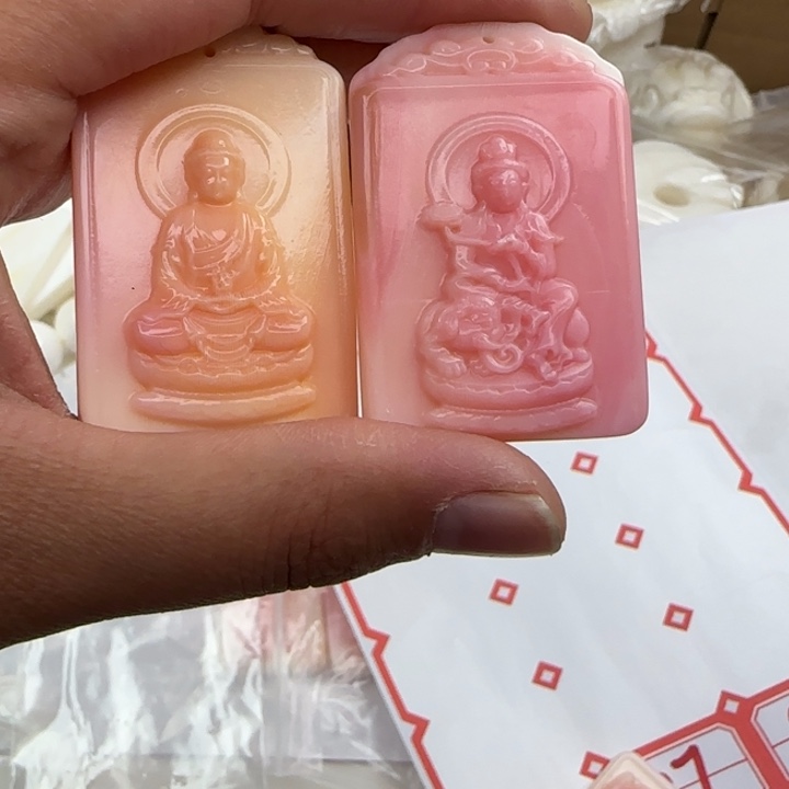 C***c贝壳吊坠粉两色生肖牌子27号