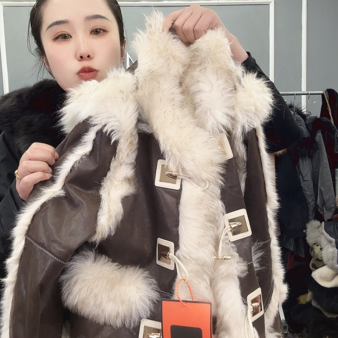 姚小妖家高端皮草