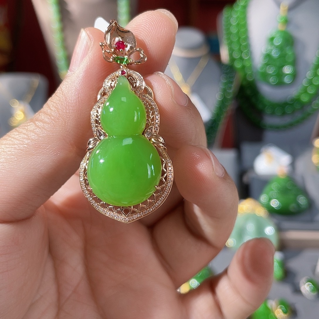 和田玉（碧玉）吊坠18K金镶嵌