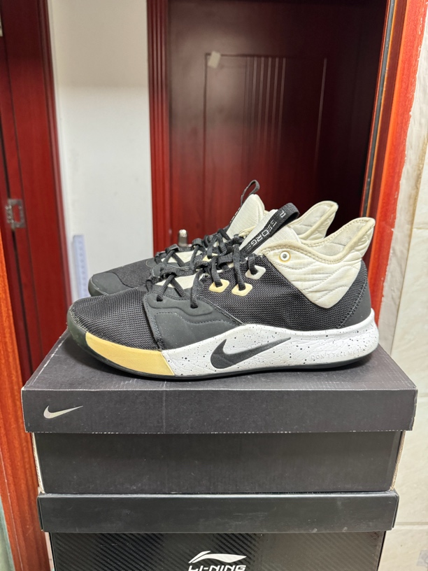 45码 PG3 黑白 9新成色 无原盒 篮球鞋