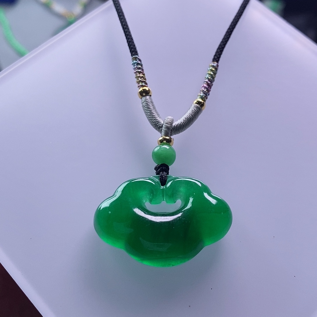 翡翠未镶嵌吊坠(赠链)