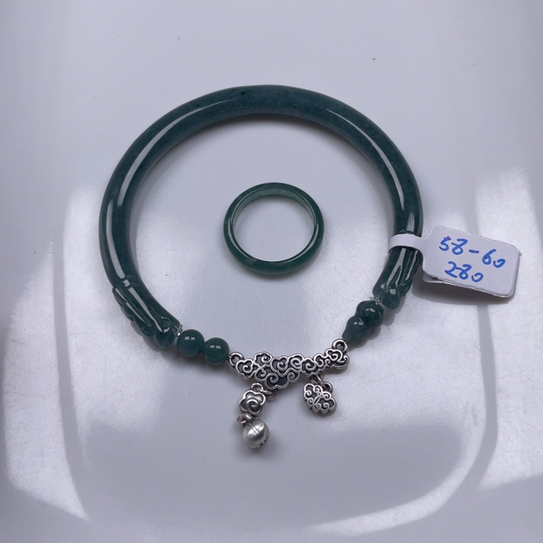 翡翠吊坠(赠链)未镶嵌阳*