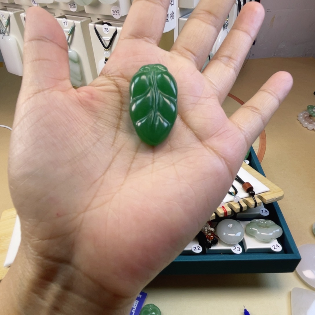 东陵石未镶嵌颈饰