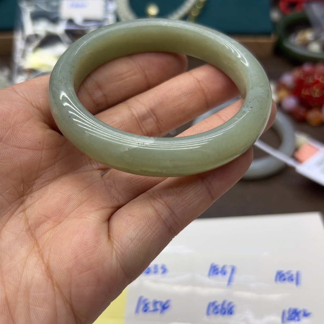 和田玉未镶嵌手镯54.6圈围1853瑕