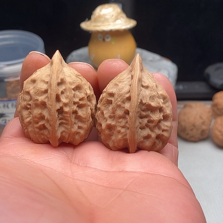 8***.把件文玩核桃35野生鸡心