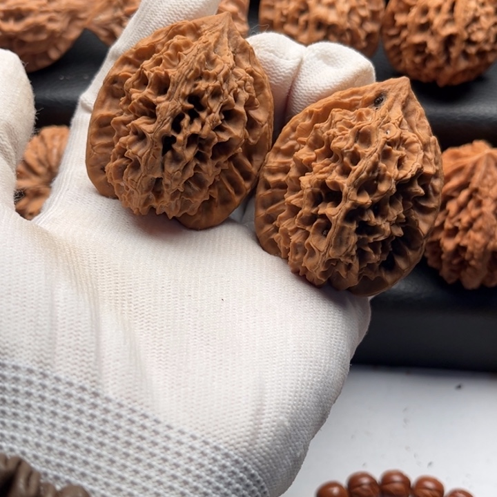 文玩核桃把件大龙纹狮子头41